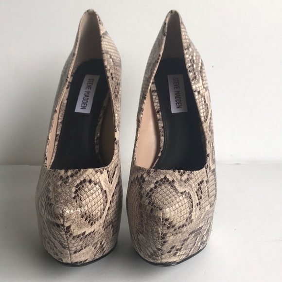 Steve Madden DejaVu Snakeskin Pumps 8B - Picture 2 of 11